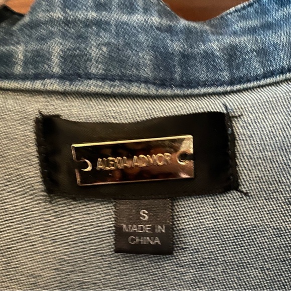 Alecia Admor denim form fitting midi dress with plunge neckline Size Small - Picture 6 of 9